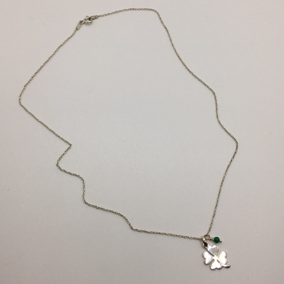 Jewelry - 🎄Dainty silver shamrock necklace